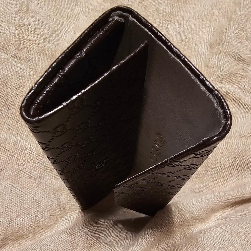 Authentic Gucci Brown Embossed GG Trifold Sunglasses Case NWOT - Picture 7 of 11